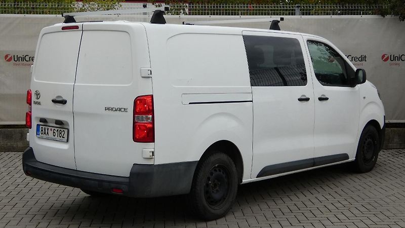 Toyota ProAce 2.0 D-4D 150k 1400kg L2 Crewca - fotka 3 z 23