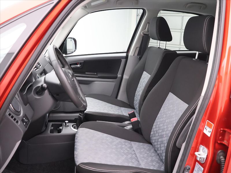 Suzuki SX4 1,6 VVT 88kW Navi 4x4 CZ - fotka 10 z 32