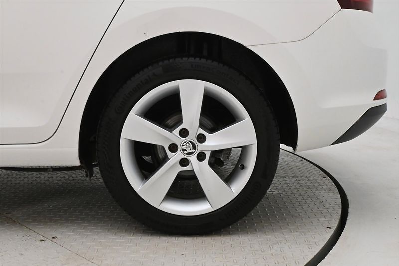 Škoda Rapid 1,6 TDI 85kW Style Záruka až 5 - fotka 29 z 29