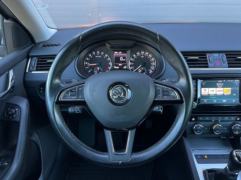 Škoda Octavia 1,6 TDi 81kW STYLE-KAMERA.P - fotka 20 z 42