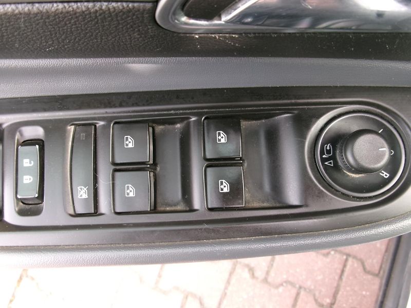Opel Mokka (2015) 1,6CDTi NAVI 4x4 TEMP BT - fotka 22 z 28