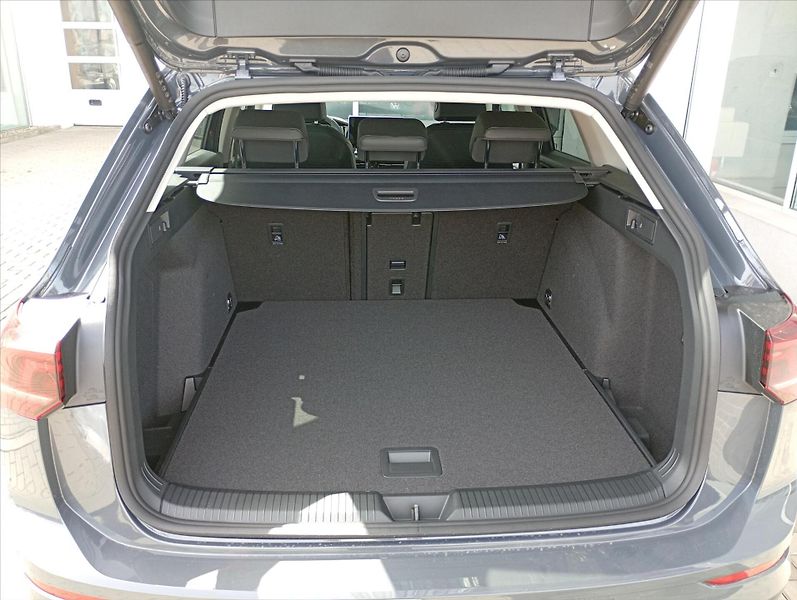 Volkswagen Golf Variant (2026) 1,5 eTSI 7DSG mHEV  People - fotka 9 z 16