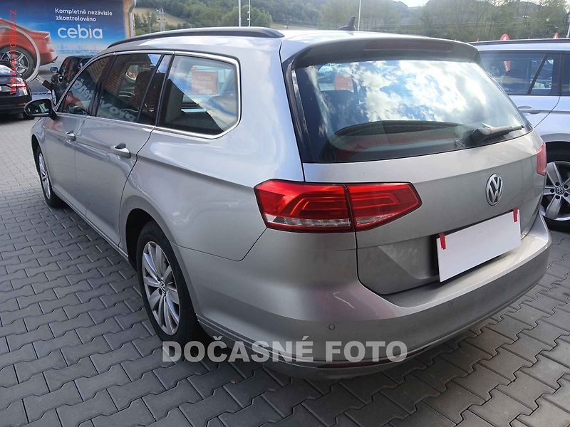 Volkswagen Passat (2015) 2.0 TDi, AT, LED, masáž - fotka 2 z 2