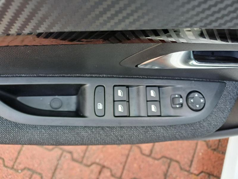 Peugeot 208 (2026) STYLE Turbo 100 MAN6  - fotka 15 z 22