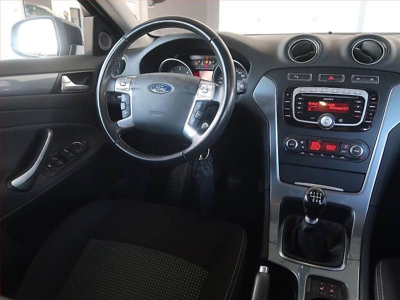 Ford Mondeo (2011) Trend 1.6 TDCi, Tempomat - fotka 7 z 14