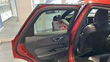Volvo XC60 R-DESIGN, B4 AWD, 145+10 kW / - náhled 25
