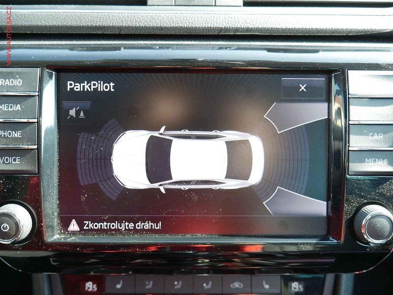 Škoda Superb (2016) 2.0TDi, ČR, Style - fotka 17 z 21
