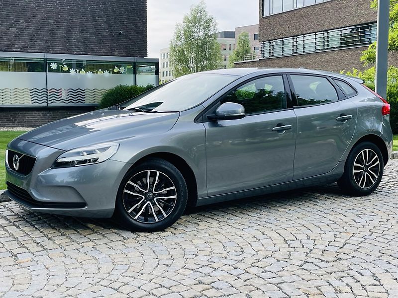 Volvo V40 2.0i MANUÁL KAMERA SERVISKA - fotka 2 z 45