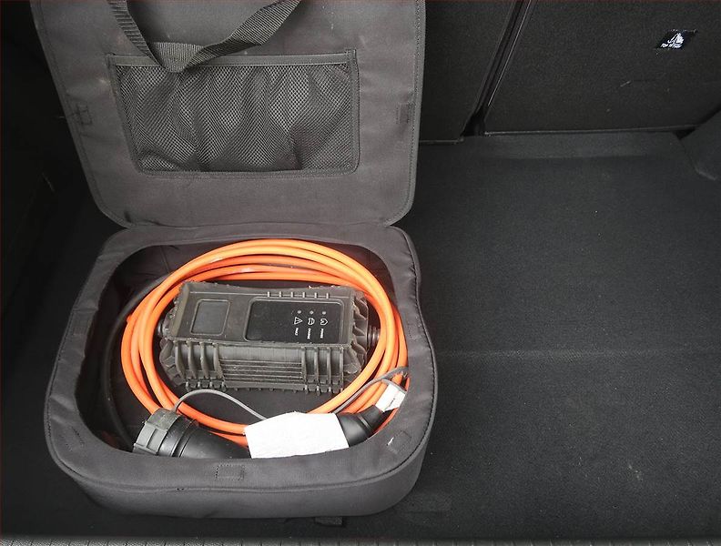 Peugeot 208 (2022) Allure 50 kWh, SoH 89% - fotka 21 z 22