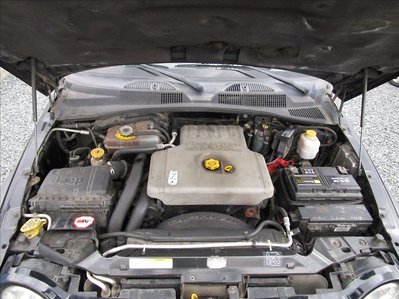 Jeep Cherokee 2.5CRD 4x4, Sport, Klima - fotka 36 z 39
