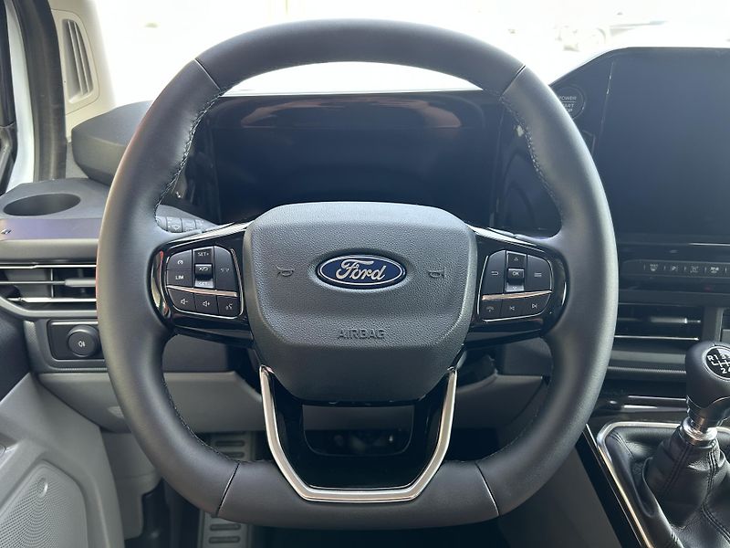 Ford Tourneo Custom Titanium L1 2.0 EcoBlue 110 kW - fotka 16 z 29