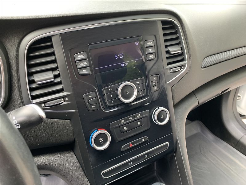 Renault Mégane 1,3 TCe 1.MAJITEL ČR,SERVISKA - fotka 11 z 17