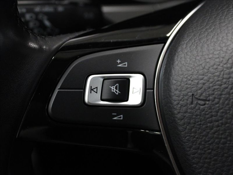 Volkswagen Touran 2,0 TDI 110KW LED 1.majitel - fotka 18 z 30