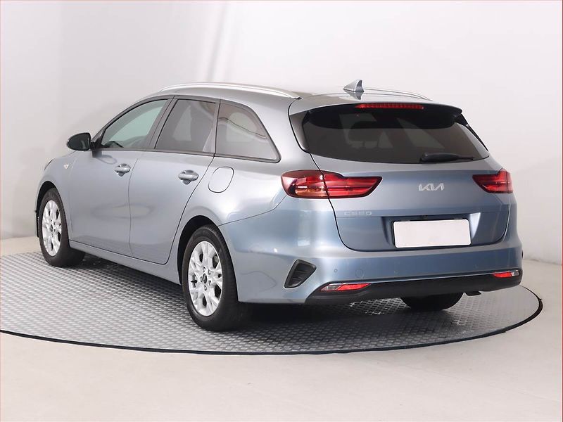 Kia Ceed (2023) Silver 1.5 T-GDI - fotka 4 z 20