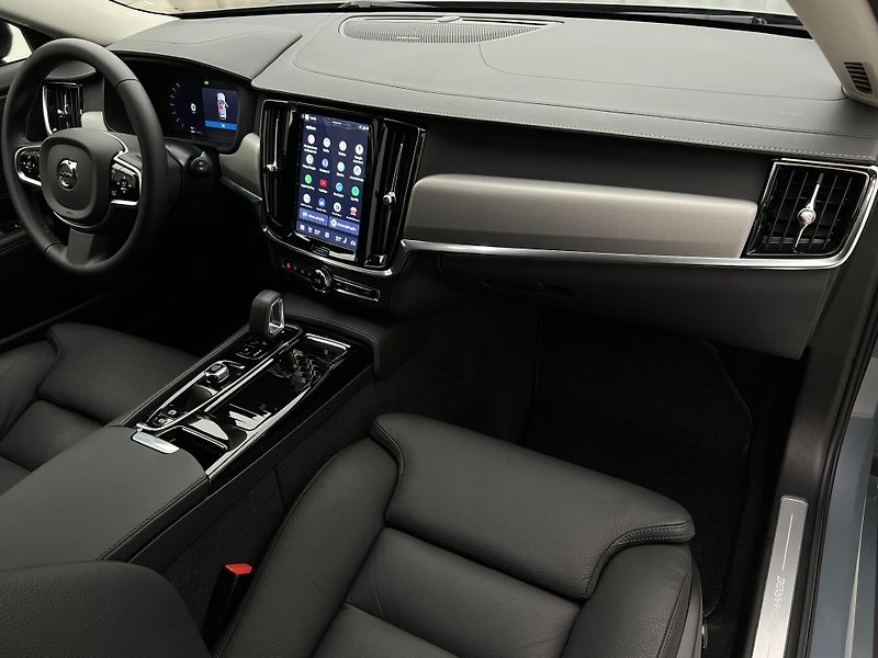 Volvo V90 T6 AWD RECHARGE DARK PLUS - fotka 22 z 46