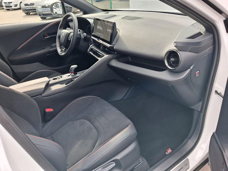 Toyota C-HR 2,0 HEV e-CVT GR Sport - fotka 21 z 26