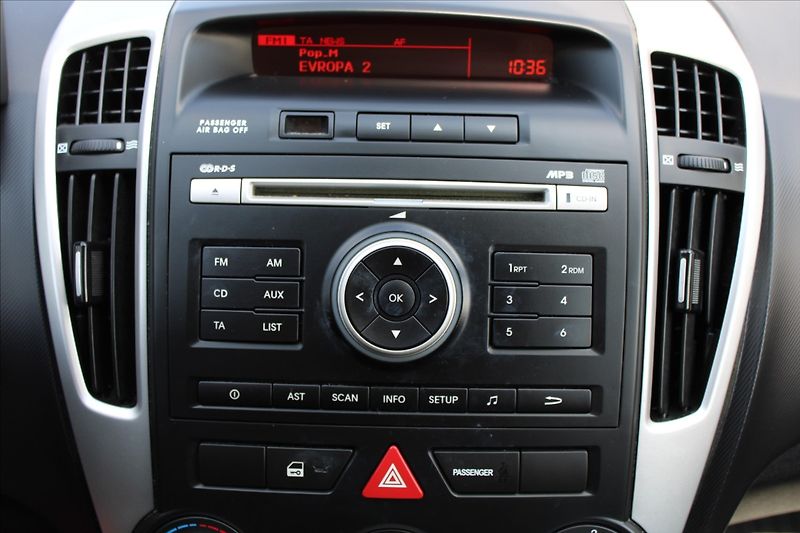 Kia Ceed 1,4 i  NOVÉ V ČR,1.MAJITEL - fotka 11 z 20
