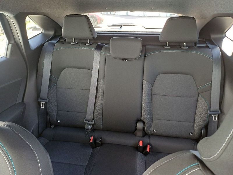 Mitsubishi Grandis INVITE+ 1.3 DI-T MILD HYBRID 1 - fotka 17 z 21