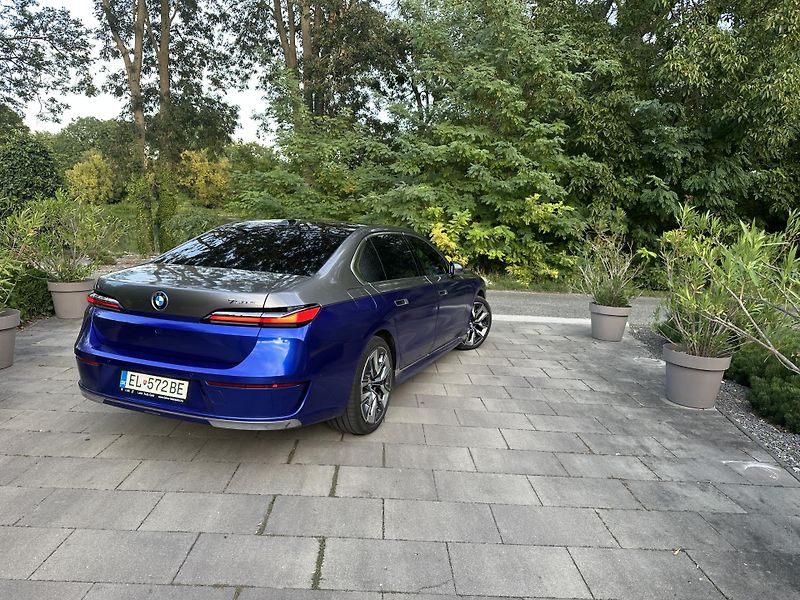 BMW Řada 7 (2024) 750e xdrive - fotka 4 z 19
