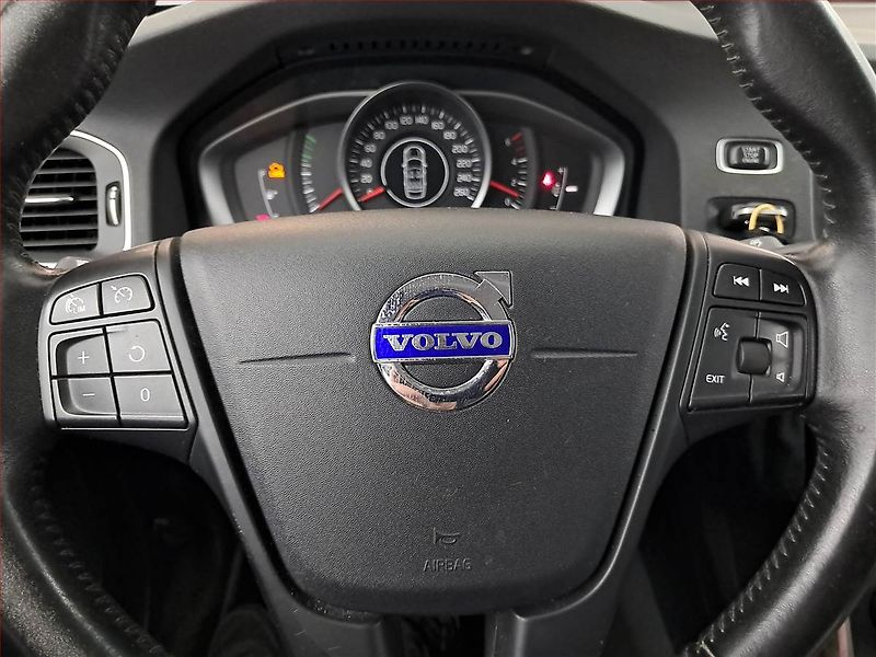 Volvo V60 (2017) D3 2.0, Navi, Tempomat - fotka 16 z 18