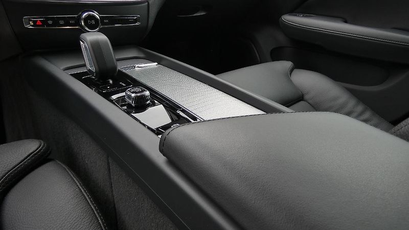 Volvo V60 B4 benzin Plus Dark DCT - fotka 6 z 24