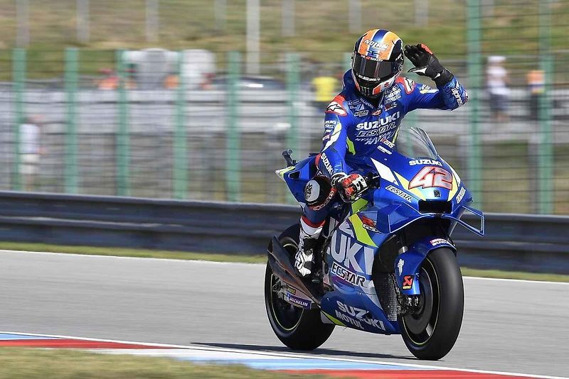 Motocyklová legenda Valentino Rossi při závodě na Masarykově okruhu v roce 2019.