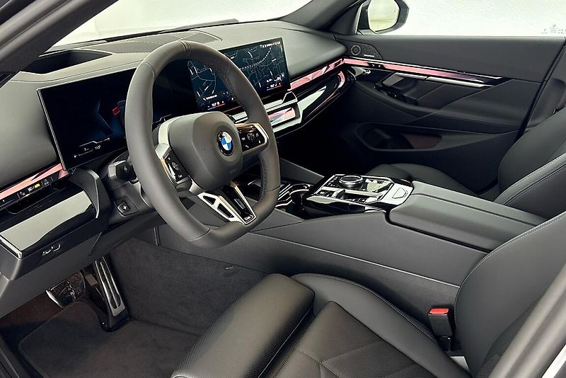 BMW Řada 5 540d xDrive Touring - fotka 6 z 25