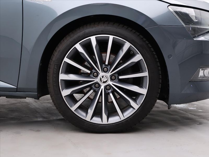 Škoda Superb 2,0 TDI 110kW 4x4 CZ L&K - fotka 29 z 36