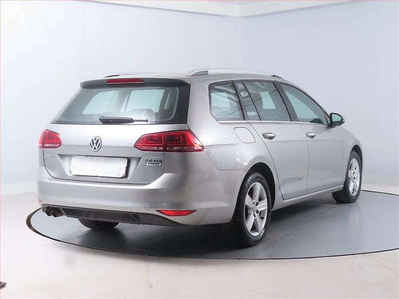 Volkswagen Golf (2017) Highline 2.0 TDI, Serv.kniha - fotka 5 z 17