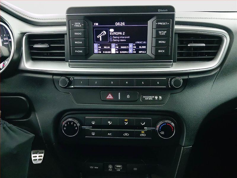 Kia Ceed (2019) Cool 1.4 CVVT, ČR,1.maj - fotka 12 z 17