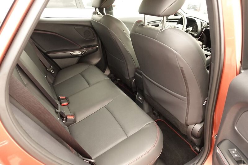 Lexus LBX 1,5 HEV Emotion Tech FWD - fotka 14 z 33