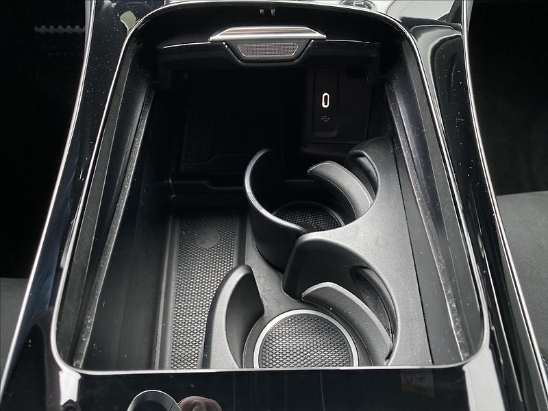 Mercedes-Benz GLC 300 de 4M AMG - hybrid - fotka 24 z 29