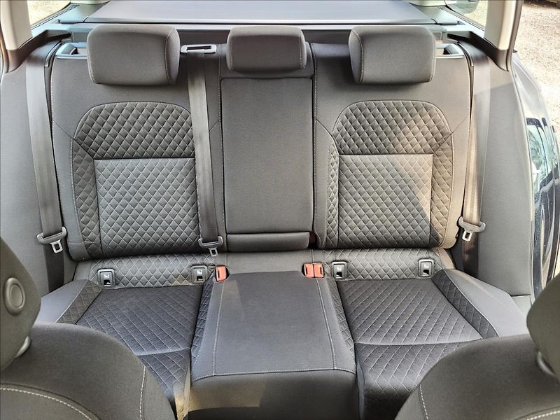 Škoda Superb 1,5 zálohováno - fotka 39 z 50