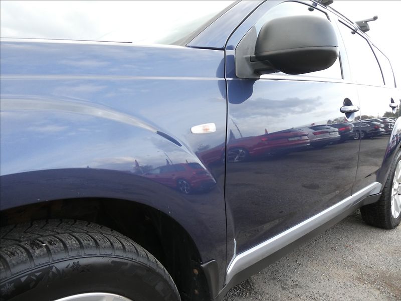Mitsubishi Outlander 2,4 i 125kW 7.míst,4x4,automat - fotka 12 z 35