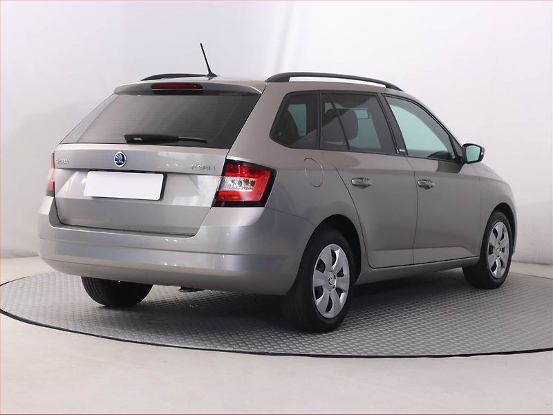 Škoda Fabia (2016) 1.0, Xenony - fotka 5 z 15