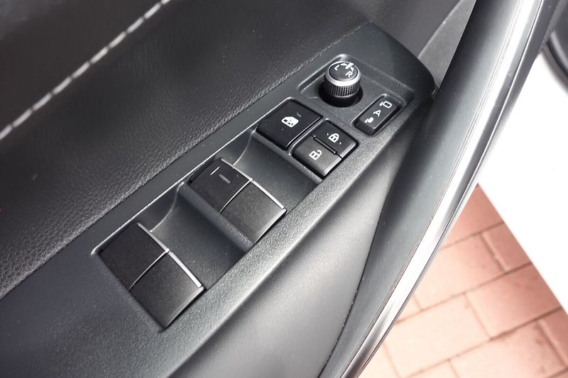 Toyota Corolla 2.0 hybrid e-CVT X6 Style - fotka 10 z 34