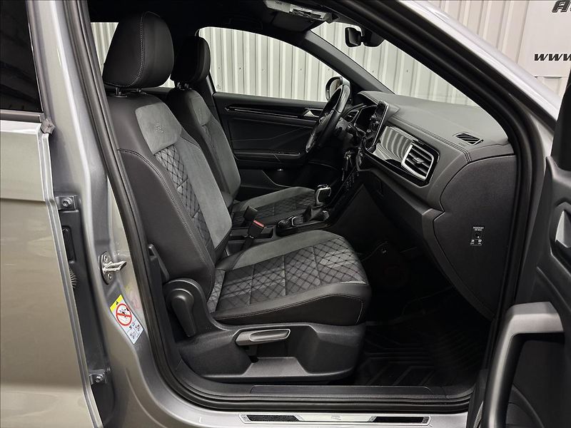 Volkswagen T-Roc R-LINE ACC NEZ-TOP 2XALU DPH - fotka 39 z 46