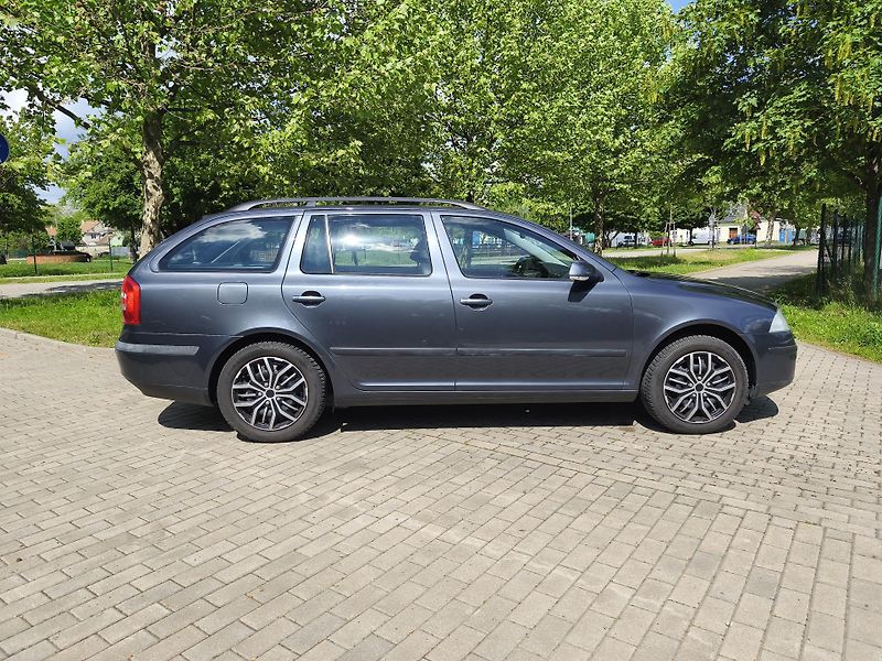 Škoda Octavia 2.0 FSI kombi Elegance LPG - fotka 12 z 29