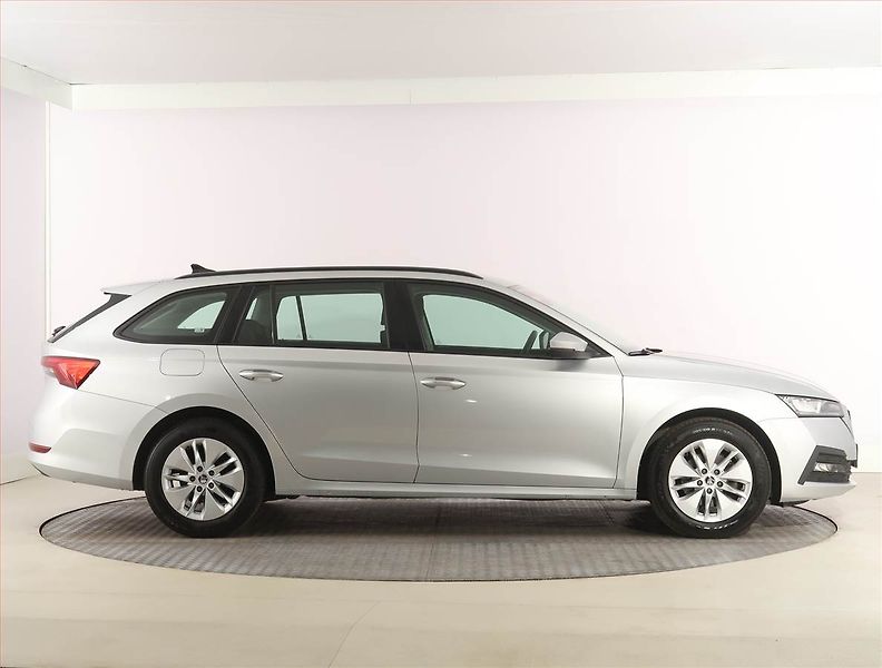 Škoda Octavia (2023) Ambition 2.0 TDI, ČR,1.maj - fotka 6 z 24