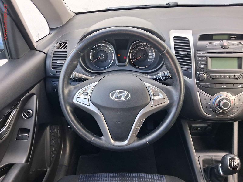 Hyundai ix20 (2012) 1.6i, 1.maj,ČR, AC. STK6/28 - fotka 11 z 17