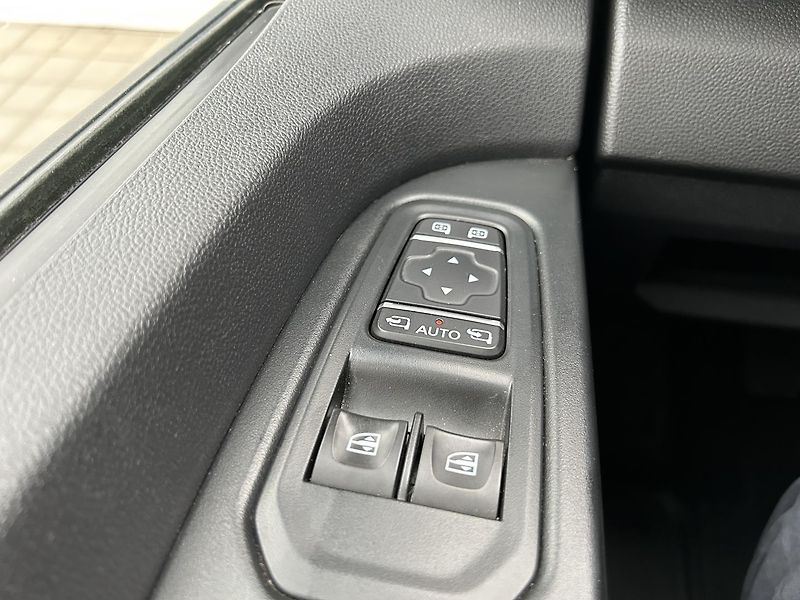 Renault Trafic 2.0 dCi Furgon L2H1 - fotka 17 z 24