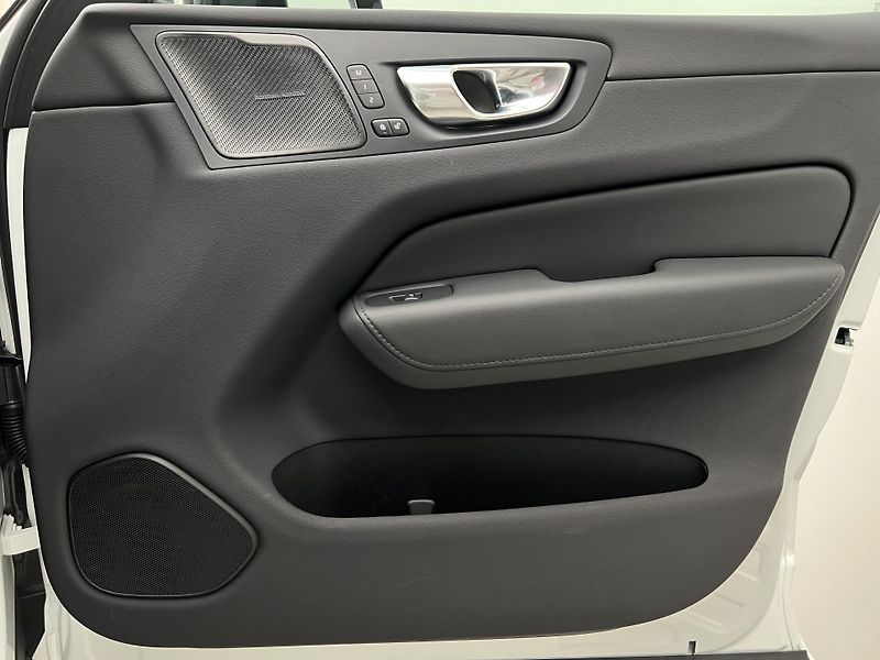 Volvo XC60 T6 AWD RECHARGE PLUS REZERVACE - fotka 45 z 46