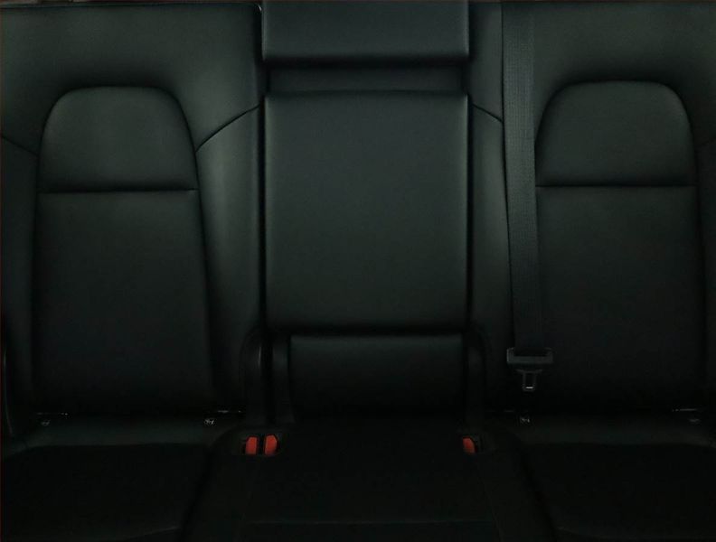 Tesla Model Y (2022) Long Range AWD 79kWh, SoH 89% - fotka 10 z 19
