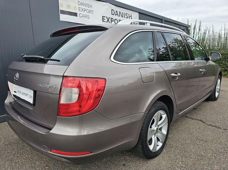 Škoda Superb 2.0 TDI 103kW,SENZORY,SERVISKA - fotka 9 z 53