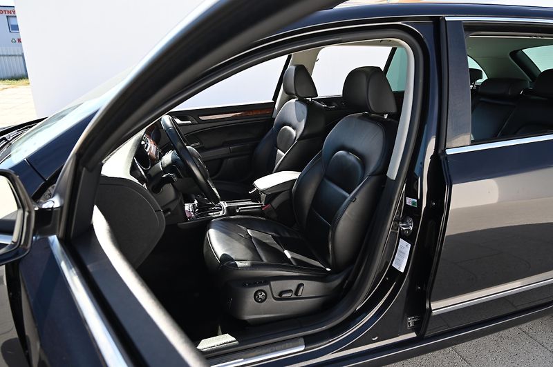 Škoda Superb 2.0TDI 125KW DSG Rezervace - fotka 27 z 56