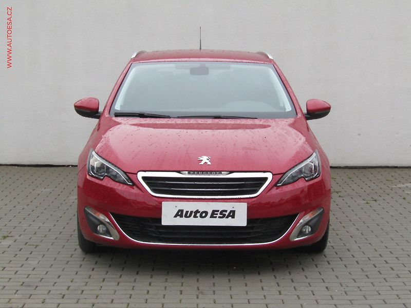 Peugeot 308 (2014) 1.2 PT, ČR, Allure, LED - fotka 2 z 17