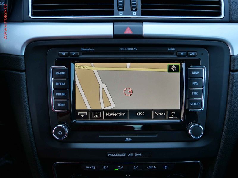 Škoda Superb (2011) 2.0TDi 4x4, ČR, DSG, navi - fotka 17 z 18
