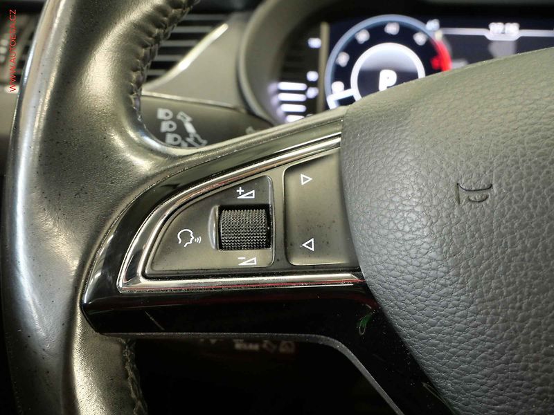 Škoda Octavia (2018) 2.0 TDi, 2.maj,ČR, DSG, park - fotka 15 z 24