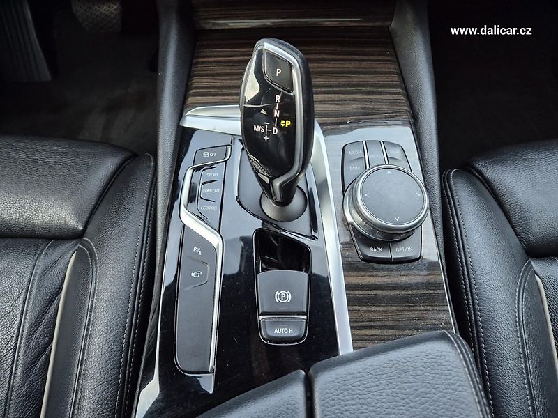 BMW Řada 5 (2017) 530d 195KW xDRIVE MSPORT Line - fotka 30 z 50
