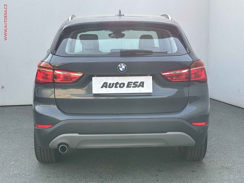 BMW X1 (2018) 1.5d SDrive16d, Navi, kamera - fotka 5 z 19